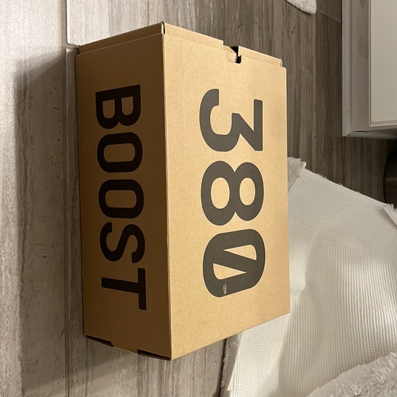 Men´s yeezy 380 calcite glow size 9.5 men´s